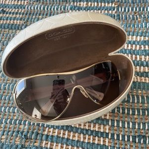Like new Coach aviator style sunglasses